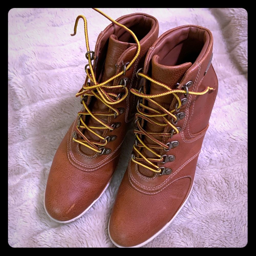 Wedge heeled boots